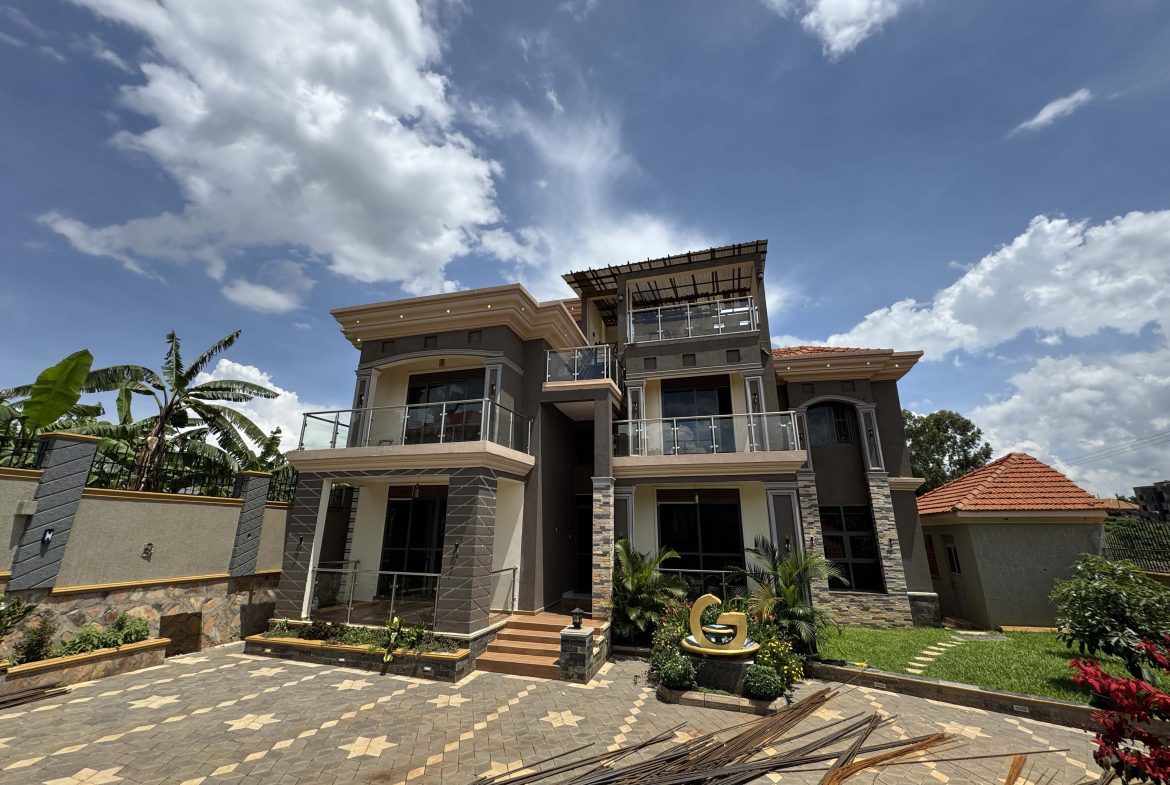 Kira Town Gem: 4-Bed Home on 12 Decimals with Outside Kitchen, Staff Quarters & Ready Mailo Title | UGX 900M | 20-Yr Mortgage Available
