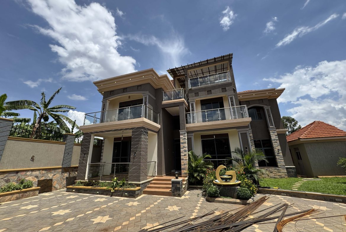 Kira Town Gem: 4-Bed Home on 12 Decimals with Outside Kitchen, Staff Quarters & Ready Mailo Title | UGX 900M | 20-Yr Mortgage Available