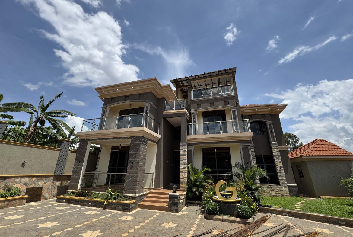 Kira Town Gem: 4-Bed Home on 12 Decimals with Outside Kitchen, Staff Quarters & Ready Mailo Title | UGX 900M | 20-Yr Mortgage Available