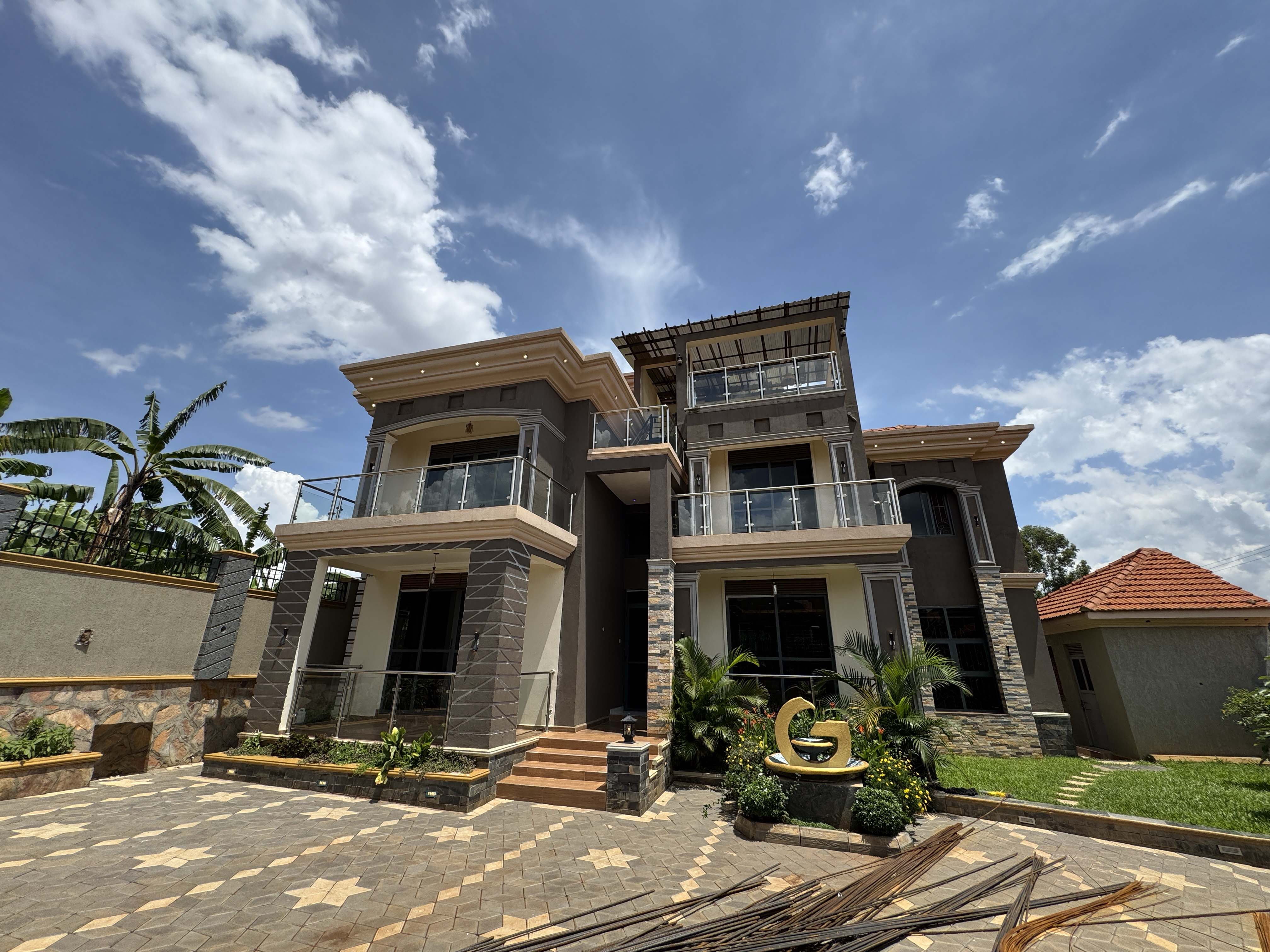 IMG_3250 Kira Town Gem: 4-Bed Home on 12 Decimals with Outside Kitchen, Staff Quarters & Ready Mailo Title | UGX 900M | 20-Yr Mortgage Available