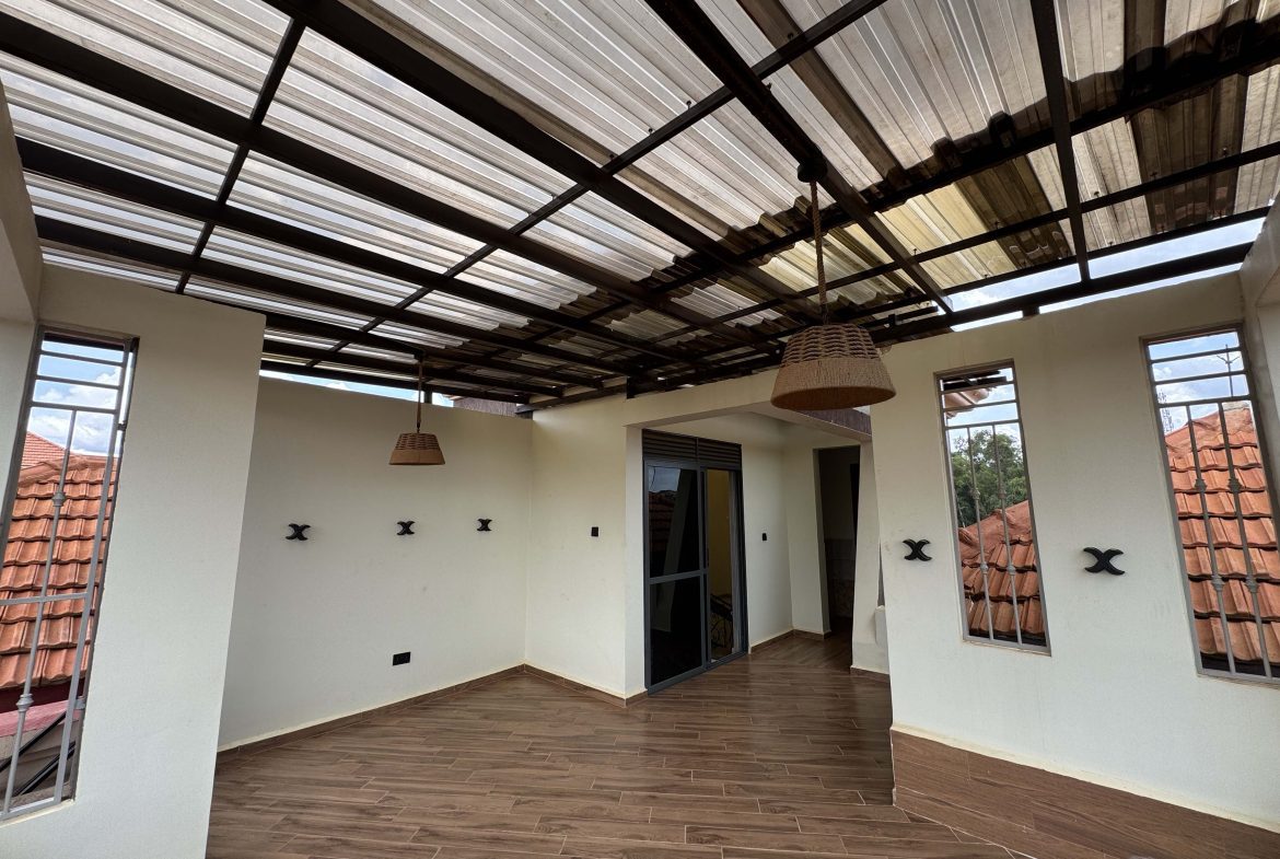 Kira Town Gem: 4-Bed Home on 12 Decimals with Outside Kitchen, Staff Quarters & Ready Mailo Title | UGX 900M | 20-Yr Mortgage Available