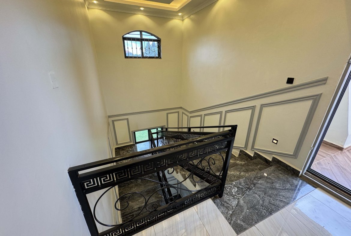 Kira Town Gem: 4-Bed Home on 12 Decimals with Outside Kitchen, Staff Quarters & Ready Mailo Title | UGX 900M | 20-Yr Mortgage Available