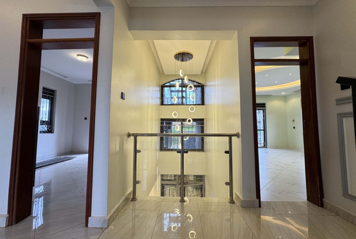 Kira Town Gem: 4-Bed Home on 12 Decimals with Outside Kitchen, Staff Quarters & Ready Mailo Title | UGX 900M | 20-Yr Mortgage Available