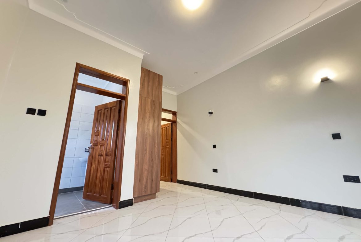 Estate Living in Kira: 4-Bed Family Home with 5 Baths, Staff Quarters & Ready Mailo Title | UGX 800M | 20-Year Mortgage Available