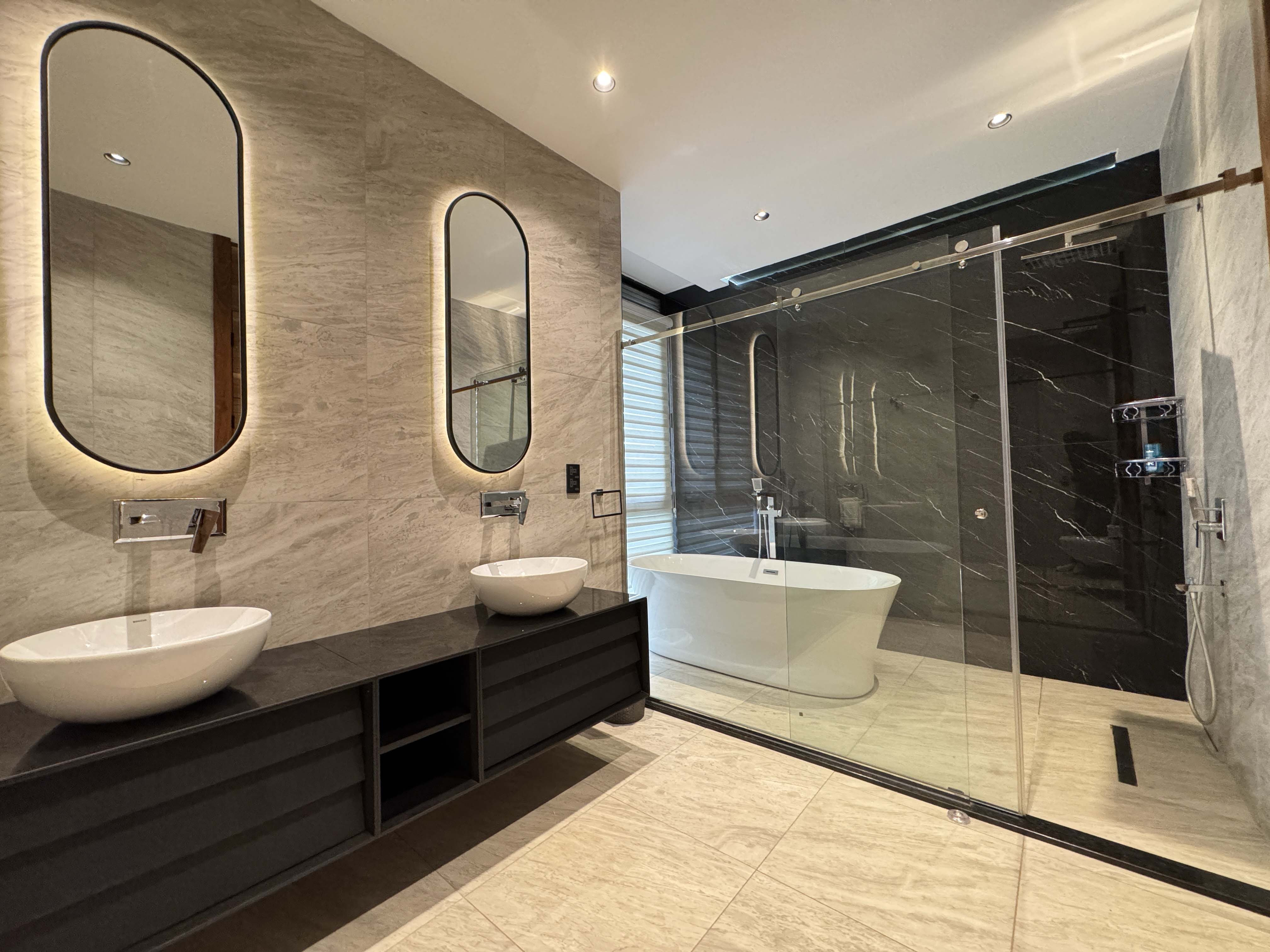 IMG_3467 Kololo Executive Living: Modern 3-Bed Fully Furnished Apartment with Pool, Gym, Sauna & Lift | 6+ Month Leases