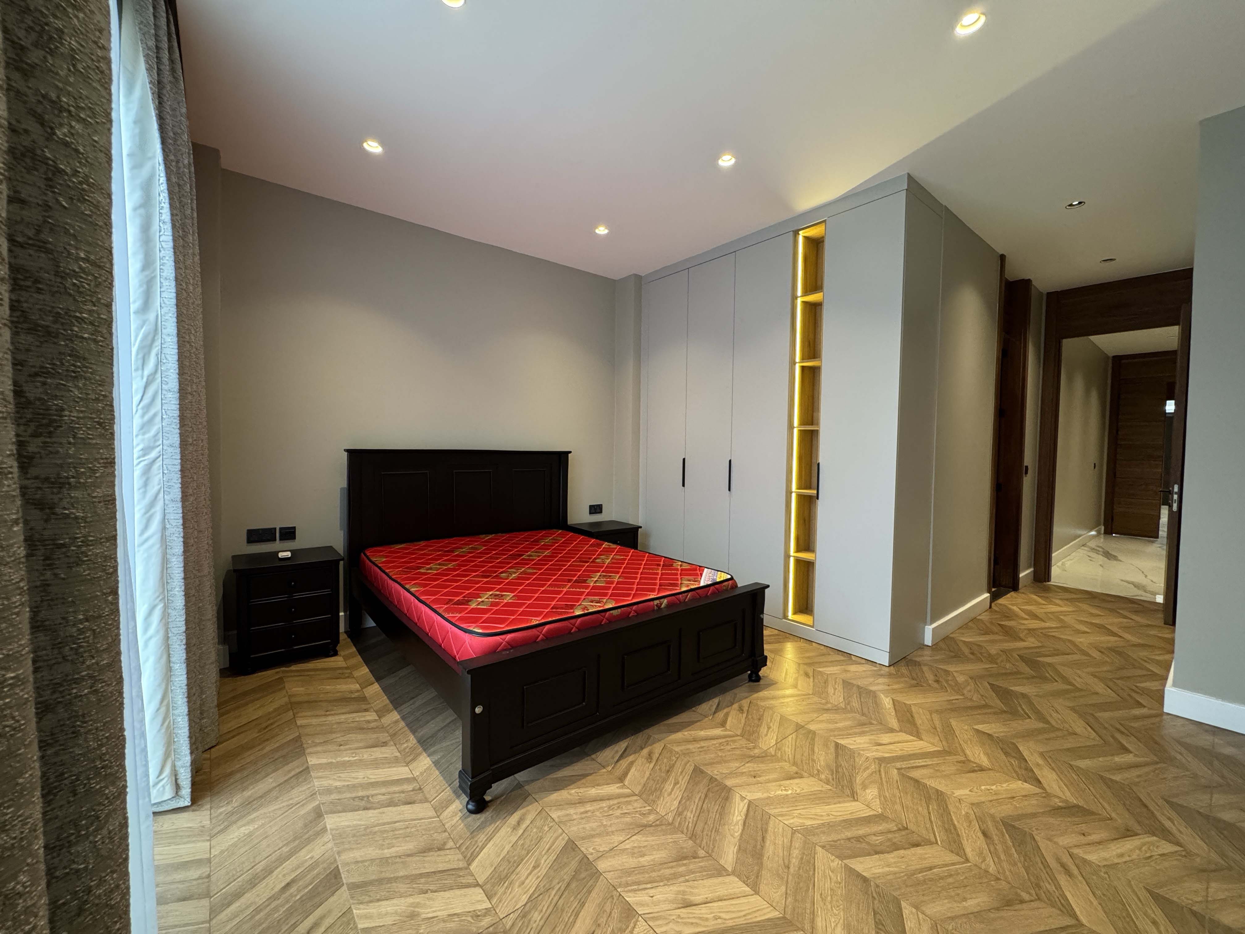 IMG_3473 Kololo Executive Living: Modern 3-Bed Fully Furnished Apartment with Pool, Gym, Sauna & Lift | 6+ Month Leases