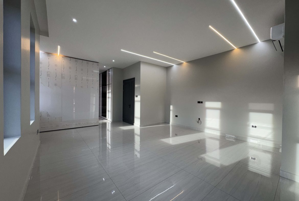 Estate Living Redefined: 6-Bedroom Family Home in Kyanja, Kampala | 7 Baths, Staff Quarters & Clean Private Mailo Title