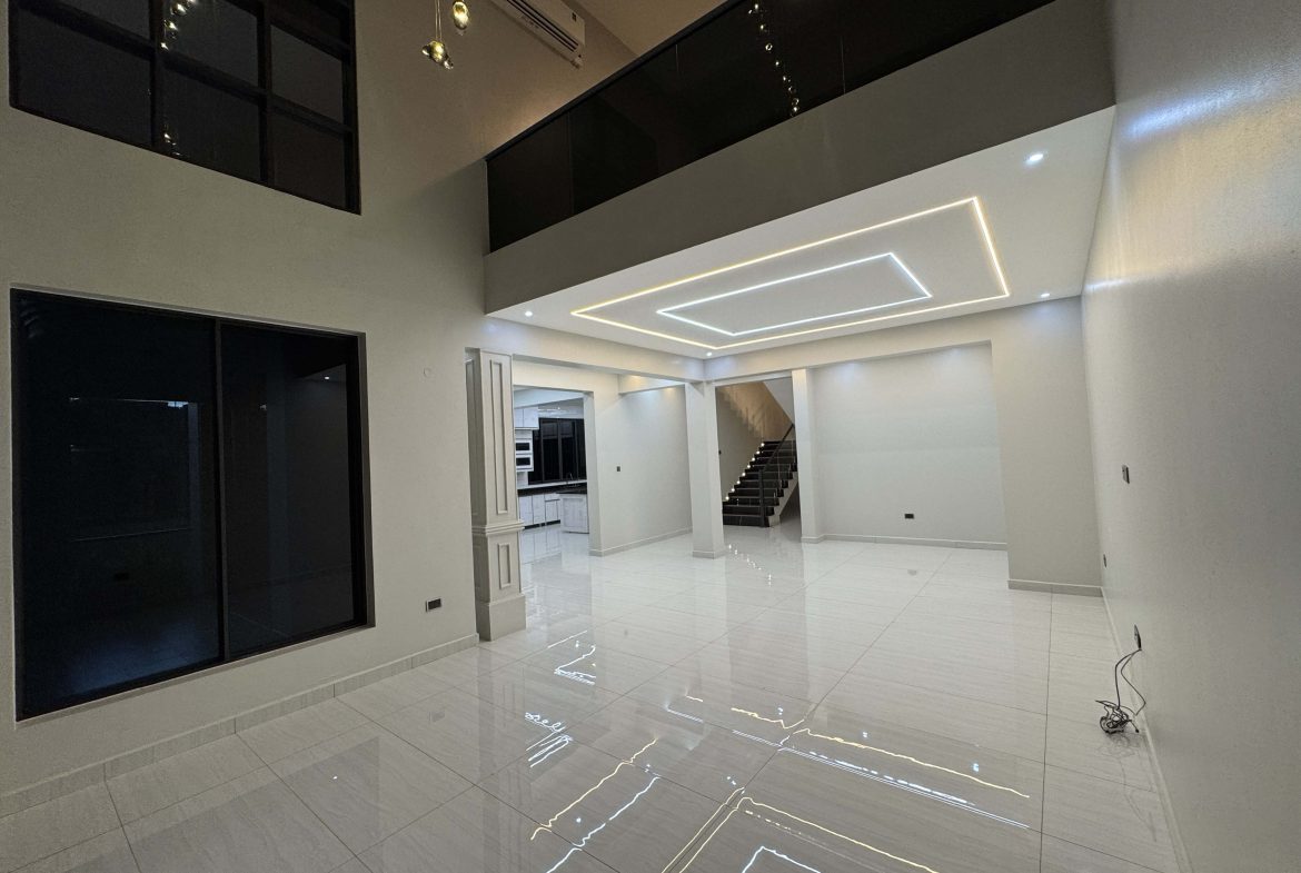 Estate Living Redefined: 6-Bedroom Family Home in Kyanja, Kampala | 7 Baths, Staff Quarters & Clean Private Mailo Title