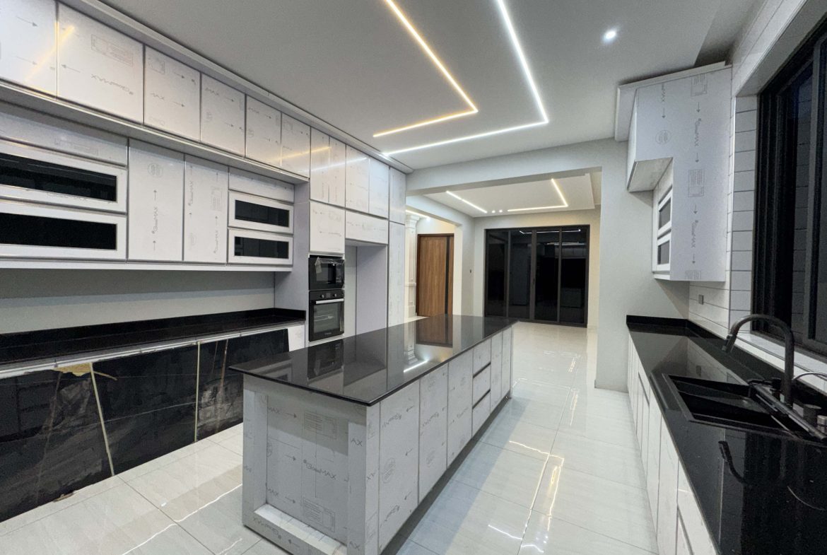 Estate Living Redefined: 6-Bedroom Family Home in Kyanja, Kampala | 7 Baths, Staff Quarters & Clean Private Mailo Title
