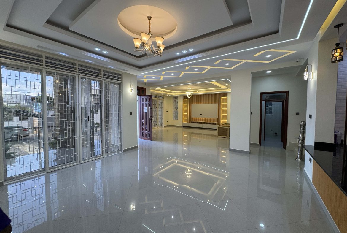 Luxury 7-Bedroom Munyonyo Mansion on 20 Decimals – Private Mailo Title, Guest Wings & Prime Lakeside Living