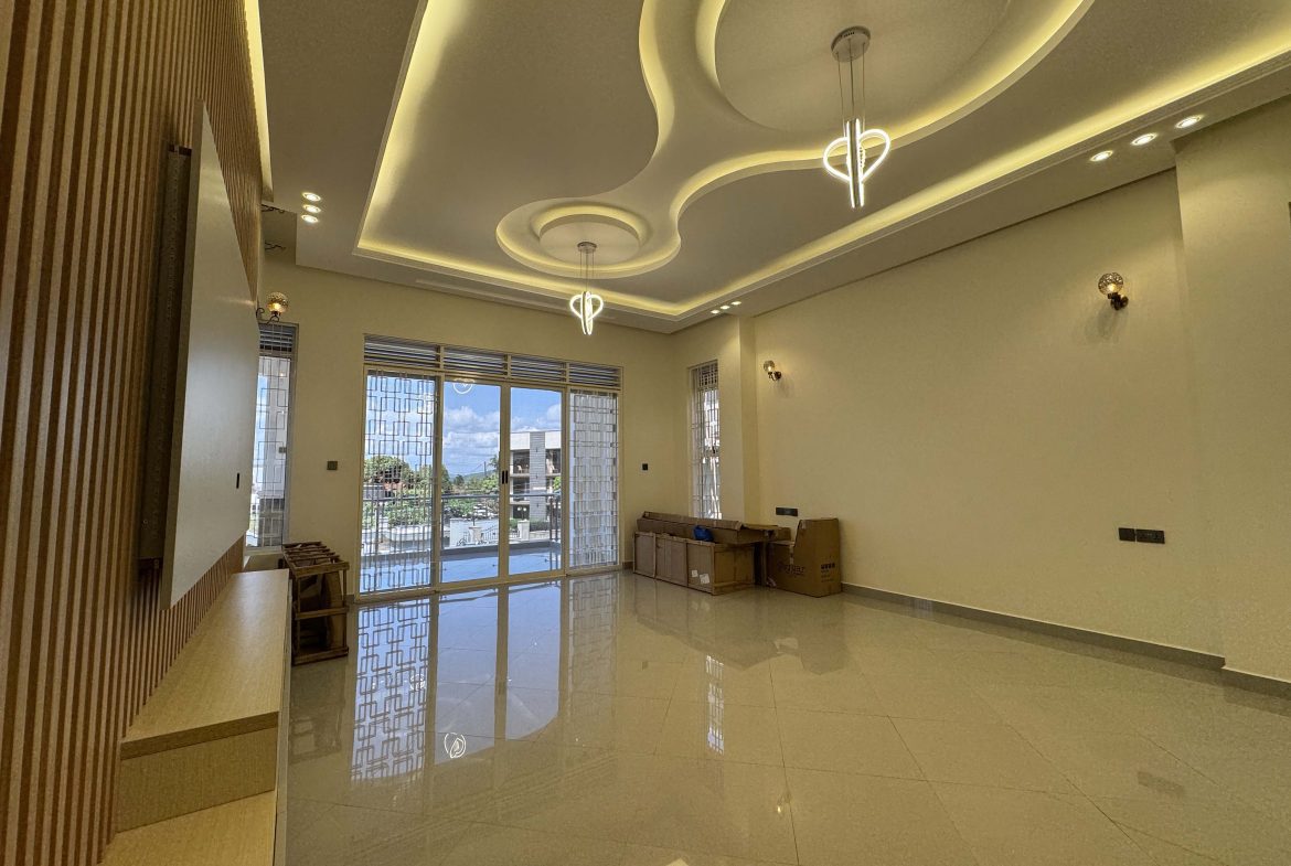 Luxury 7-Bedroom Munyonyo Mansion on 20 Decimals – Private Mailo Title, Guest Wings & Prime Lakeside Living