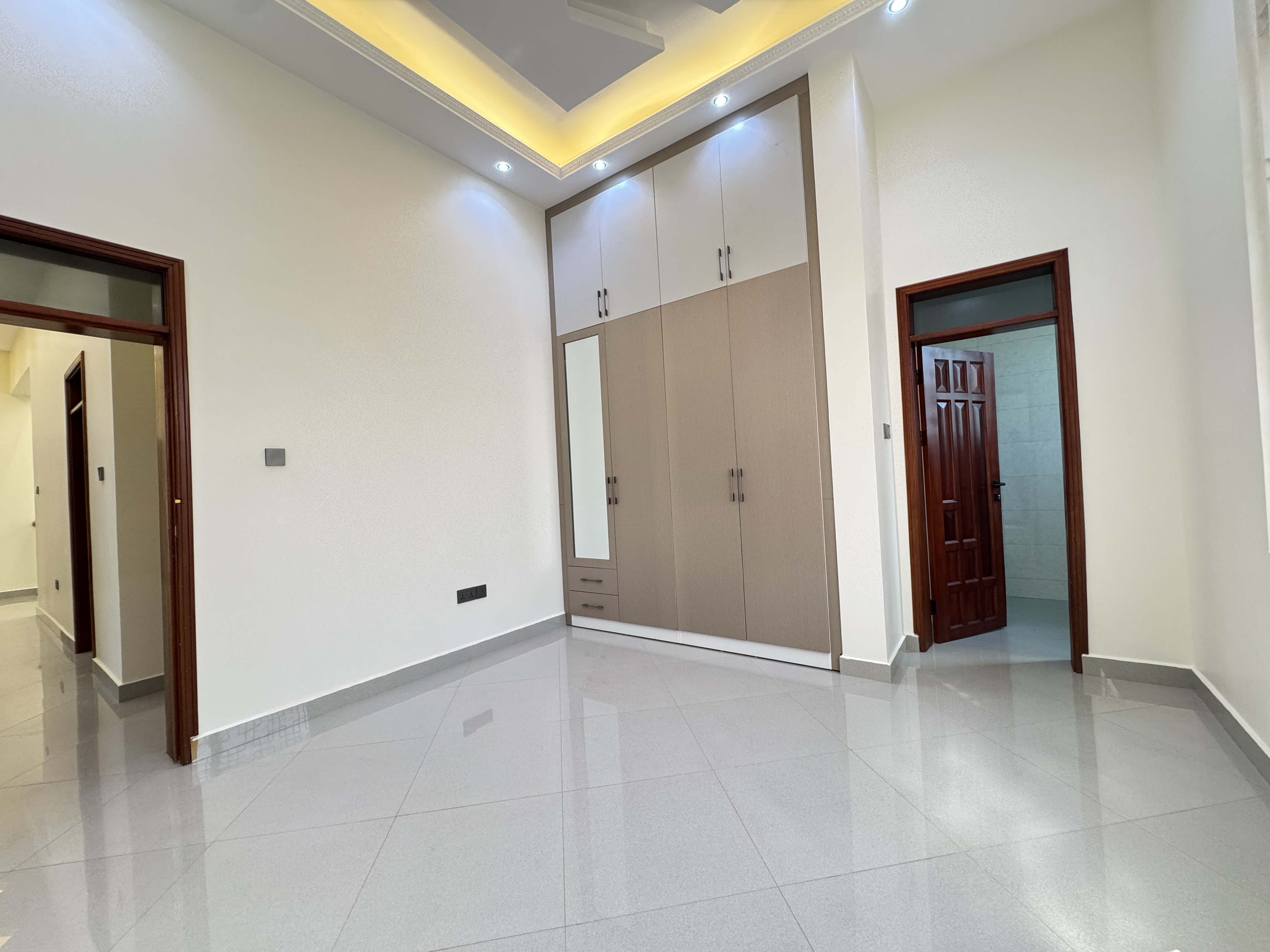 IMG_4394 Luxury 7-Bedroom Munyonyo Mansion on 20 Decimals – Private Mailo Title, Guest Wings & Prime Lakeside Living