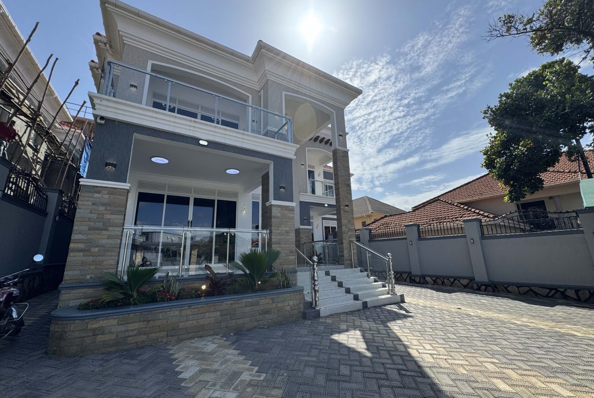 Luxury 7-Bedroom Munyonyo Mansion on 20 Decimals – Private Mailo Title, Guest Wings & Prime Lakeside Living