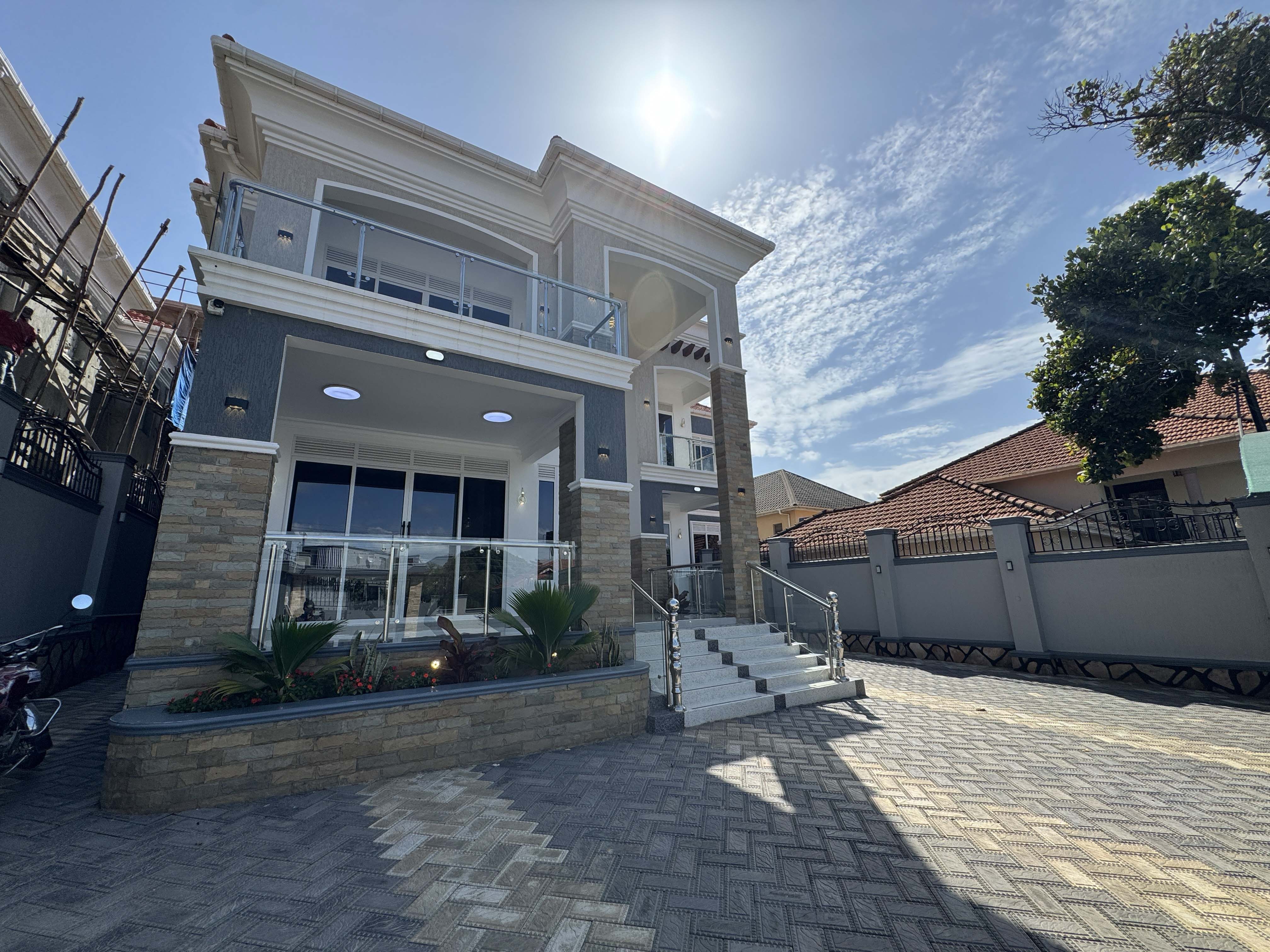 IMG_4395 Luxury 7-Bedroom Munyonyo Mansion on 20 Decimals – Private Mailo Title, Guest Wings & Prime Lakeside Living