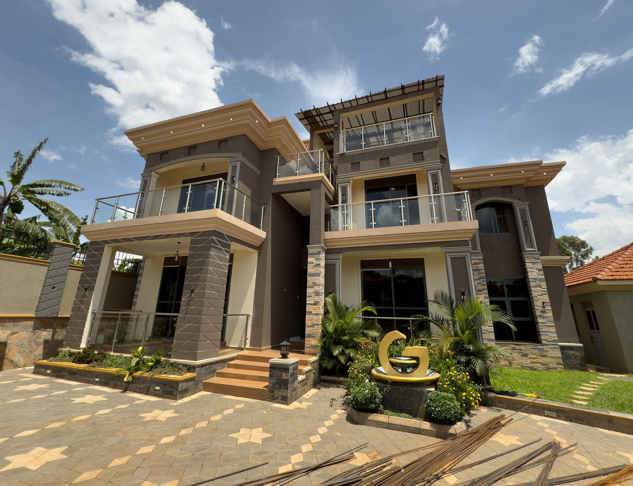 Untitled-1 Kira Town Gem: 4-Bed Home on 12 Decimals with Outside Kitchen, Staff Quarters & Ready Mailo Title | UGX 900M | 20-Yr Mortgage Available