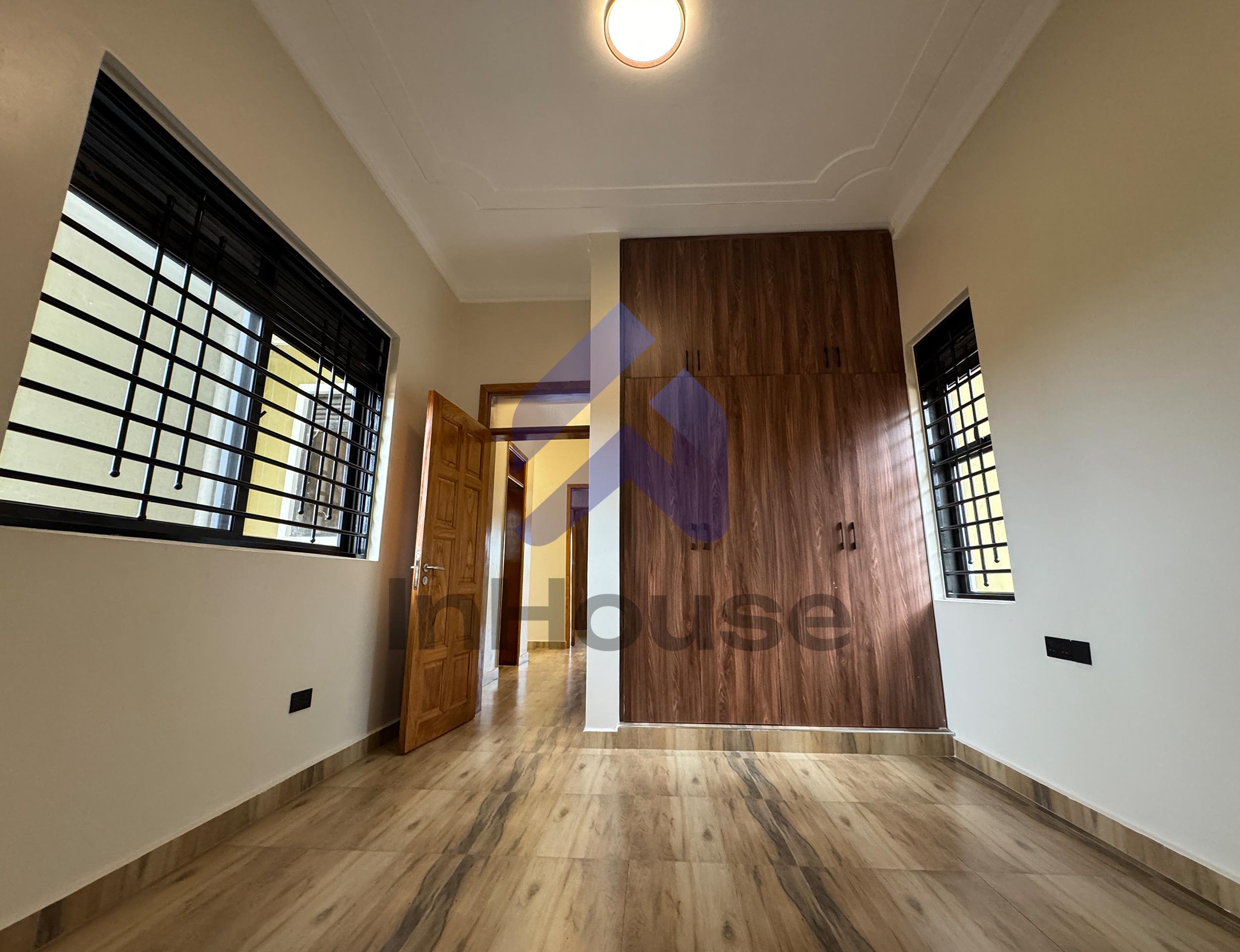 TOUR THIS UGX 1.2B 5-Bed Double Story Mansion in Arkright Estate | 5 Baths, Outside Kitchen + 2 Extra Rooms | 18 Decimals
