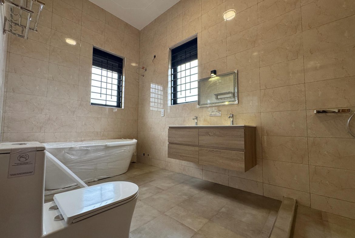 TOUR THIS UGX 1.2B 5-Bed Double Story Mansion in Arkright Estate | 5 Baths, Outside Kitchen + 2 Extra Rooms | 18 Decimals