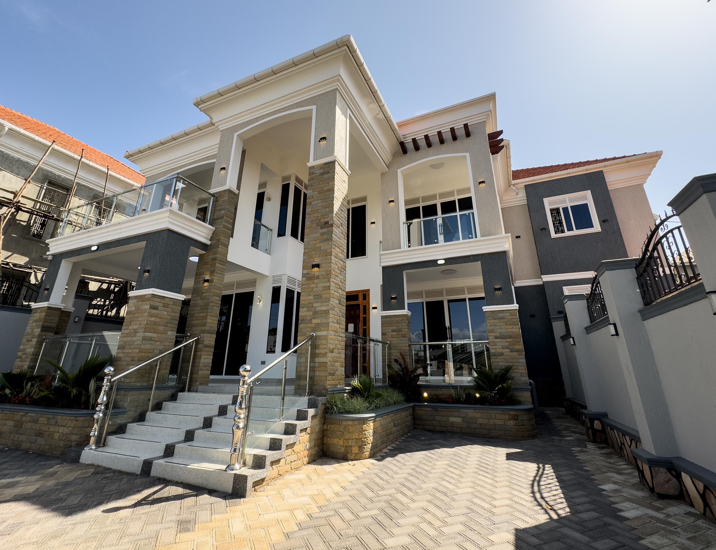 Untitled-1b Luxury 7-Bedroom Munyonyo Mansion on 20 Decimals – Private Mailo Title, Guest Wings & Prime Lakeside Living