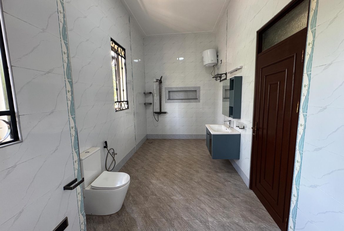 UGX 1.1B 5-Bed Double Story House in Kira Town | 5 Baths, Outside Kitchen | 17 Decimals