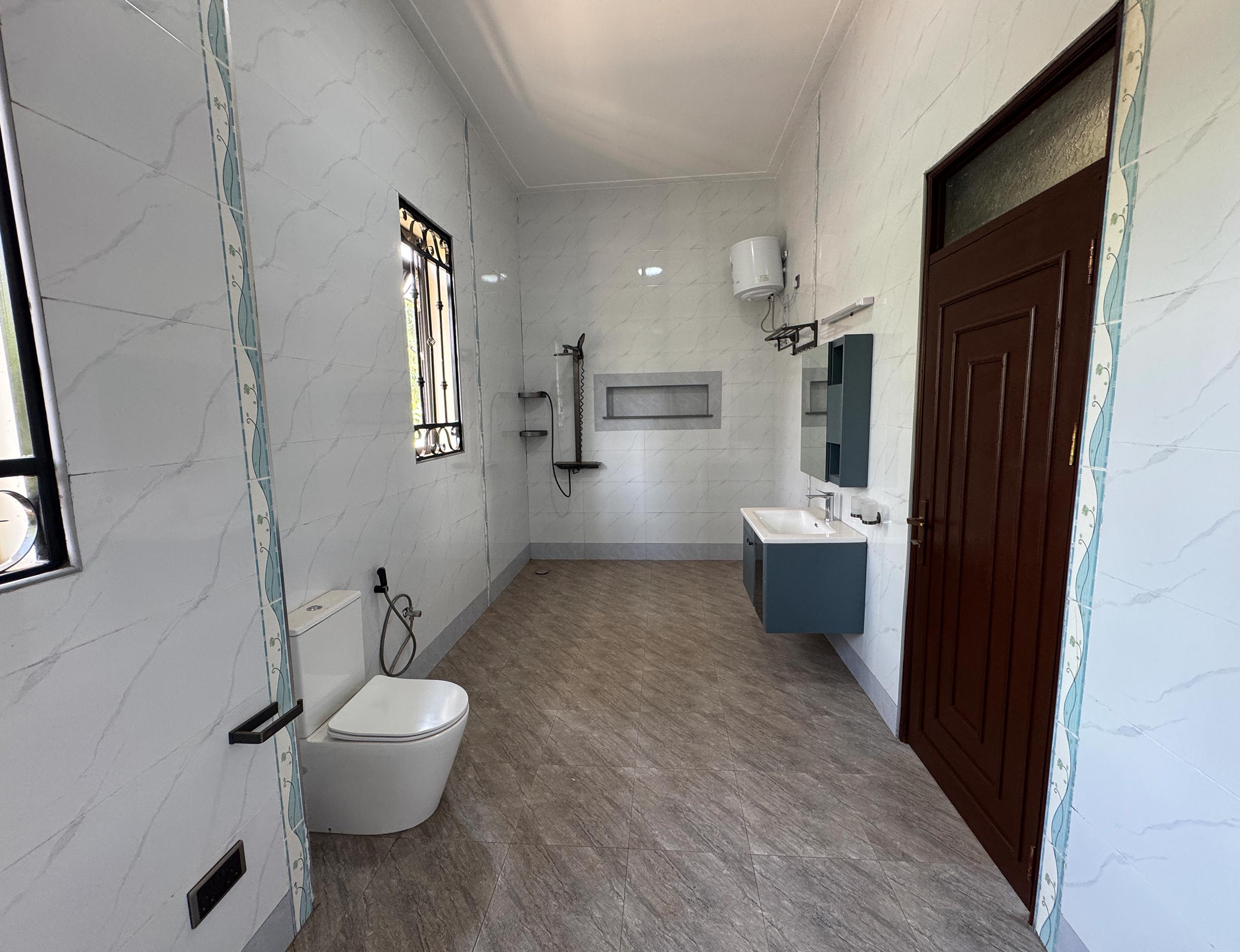 Untitled-3 UGX 1.1B 5-Bed Double Story House in Kira Town | 5 Baths, Outside Kitchen | 17 Decimals