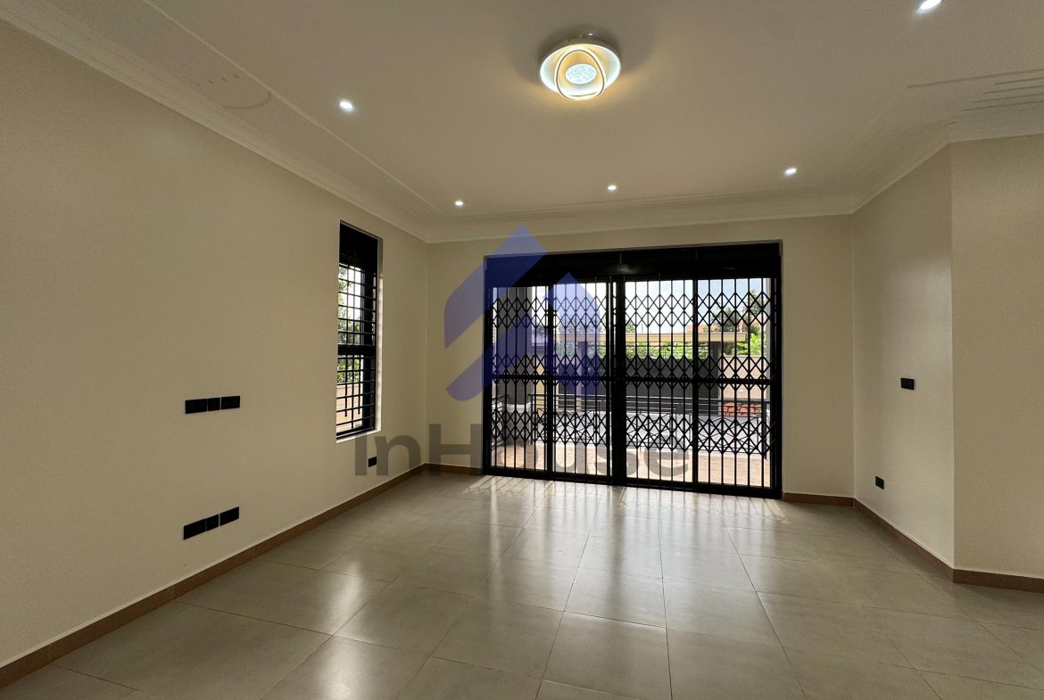 TOUR THIS UGX 1.2B 5-Bed Double Story Mansion in Arkright Estate | 5 Baths, Outside Kitchen + 2 Extra Rooms | 18 Decimals