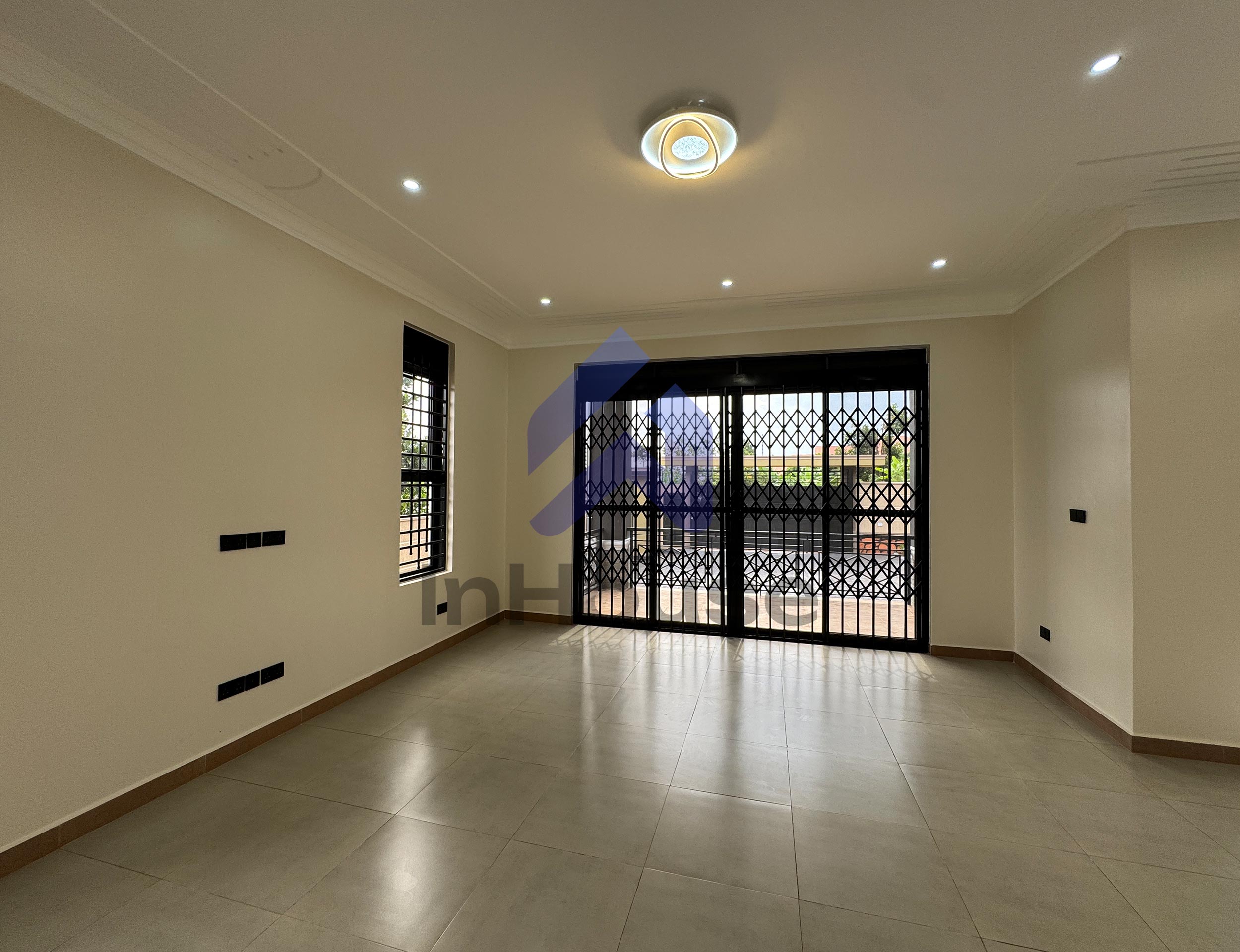 TOUR THIS UGX 1.2B 5-Bed Double Story Mansion in Arkright Estate | 5 Baths, Outside Kitchen + 2 Extra Rooms | 18 Decimals
