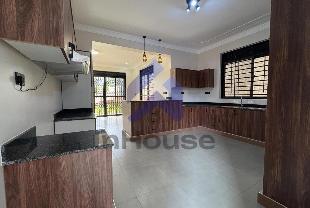 TOUR THIS UGX 1.2B 5-Bed Double Story Mansion in Arkright Estate | 5 Baths, Outside Kitchen + 2 Extra Rooms | 18 Decimals