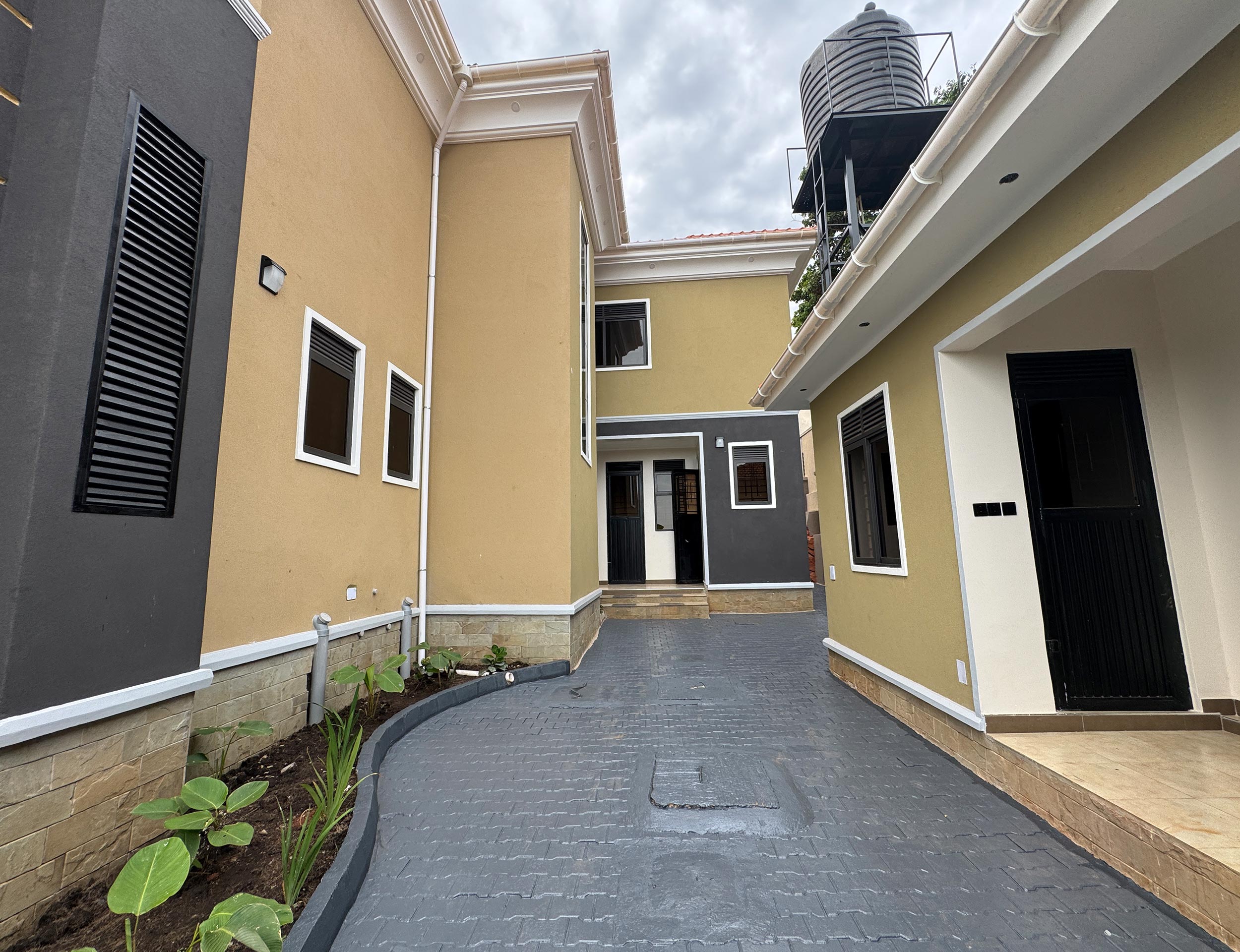 TOUR THIS UGX 1.2B 5-Bed Double Story Mansion in Arkright Estate | 5 Baths, Outside Kitchen + 2 Extra Rooms | 18 Decimals