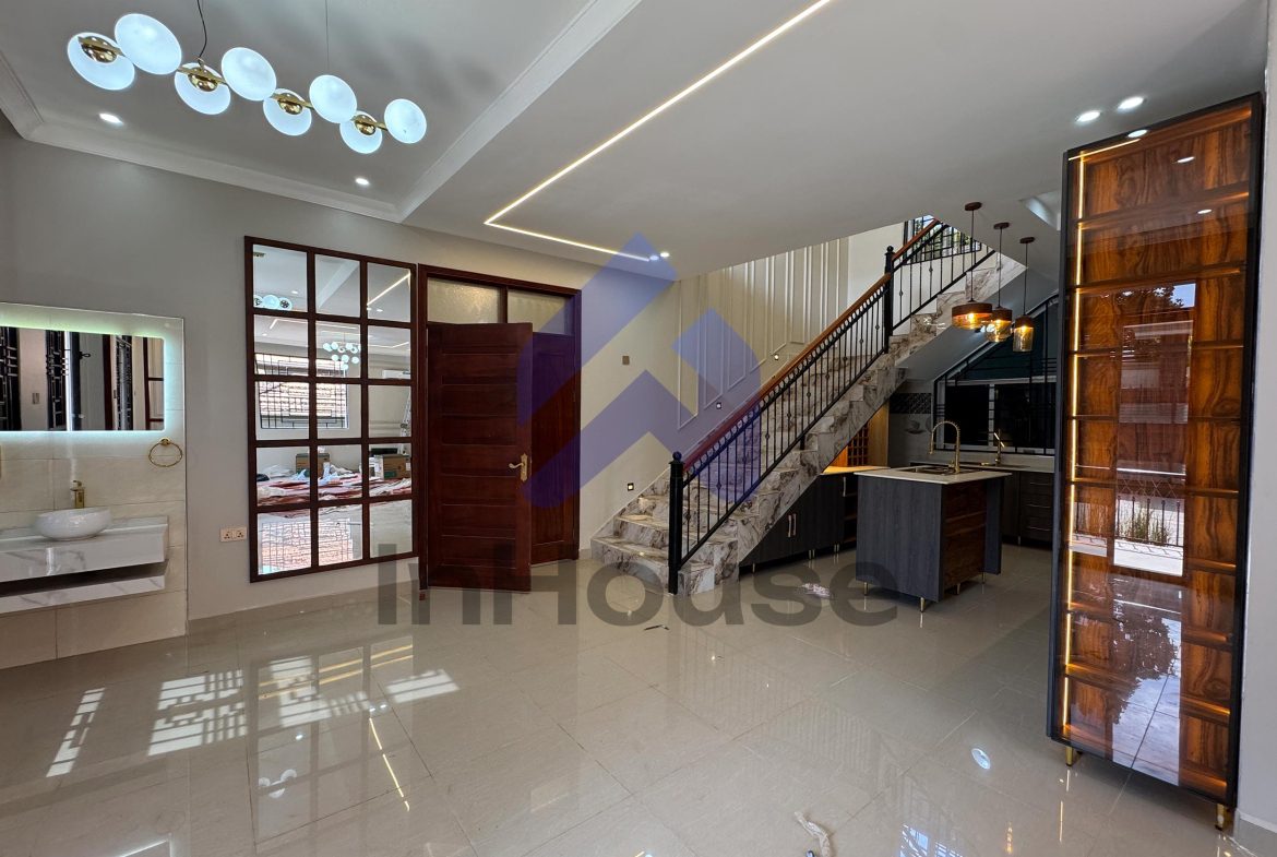 THE ULTIMATE FAMILY HOME: 6 BEDROOMS DOUBLE STORY HOUSE FOR SALE IN AKRIGHT ESTATE, BWEBAJJA
