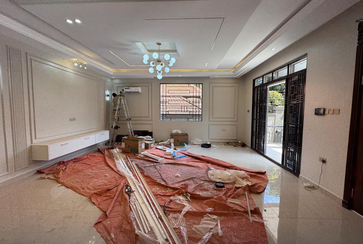 THE ULTIMATE FAMILY HOME: 6 BEDROOMS DOUBLE STORY HOUSE FOR SALE IN AKRIGHT ESTATE, BWEBAJJA
