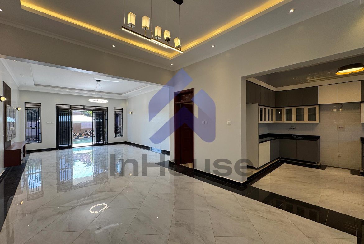 LUXURY MEETS SPACE: 4 BEDROOMS BUNGALOW FOR SALE IN AKRIGHT ESTATE, BWEBAJJA