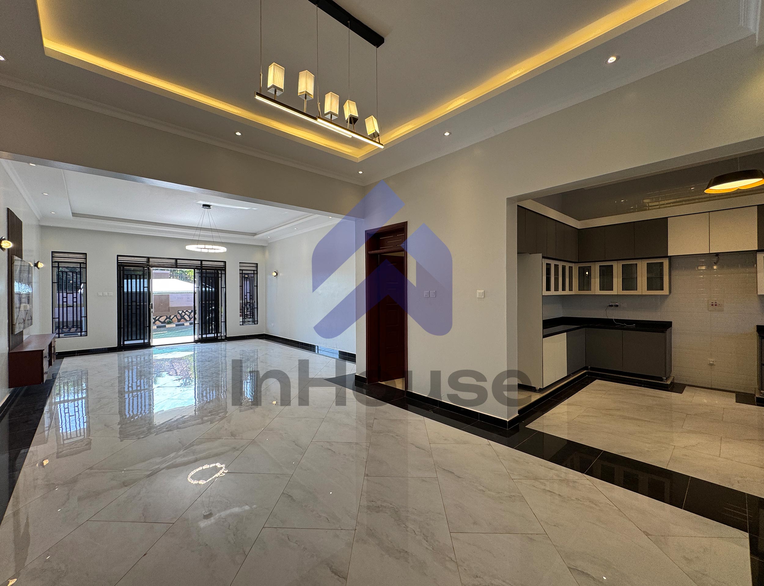 LUXURY MEETS SPACE: 4 BEDROOMS BUNGALOW FOR SALE IN AKRIGHT ESTATE, BWEBAJJA
