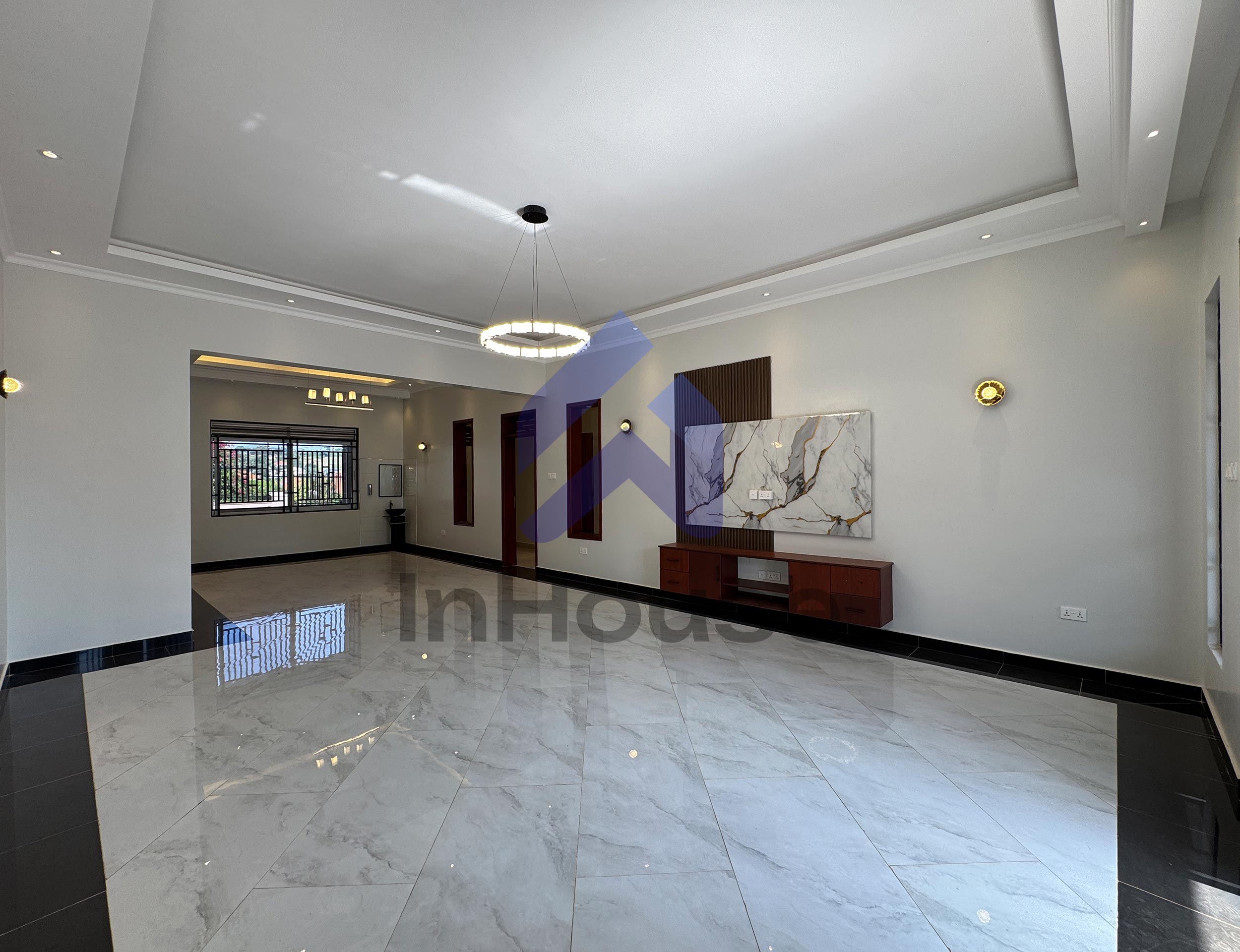 LUXURY MEETS SPACE: 4 BEDROOMS BUNGALOW FOR SALE IN AKRIGHT ESTATE, BWEBAJJA