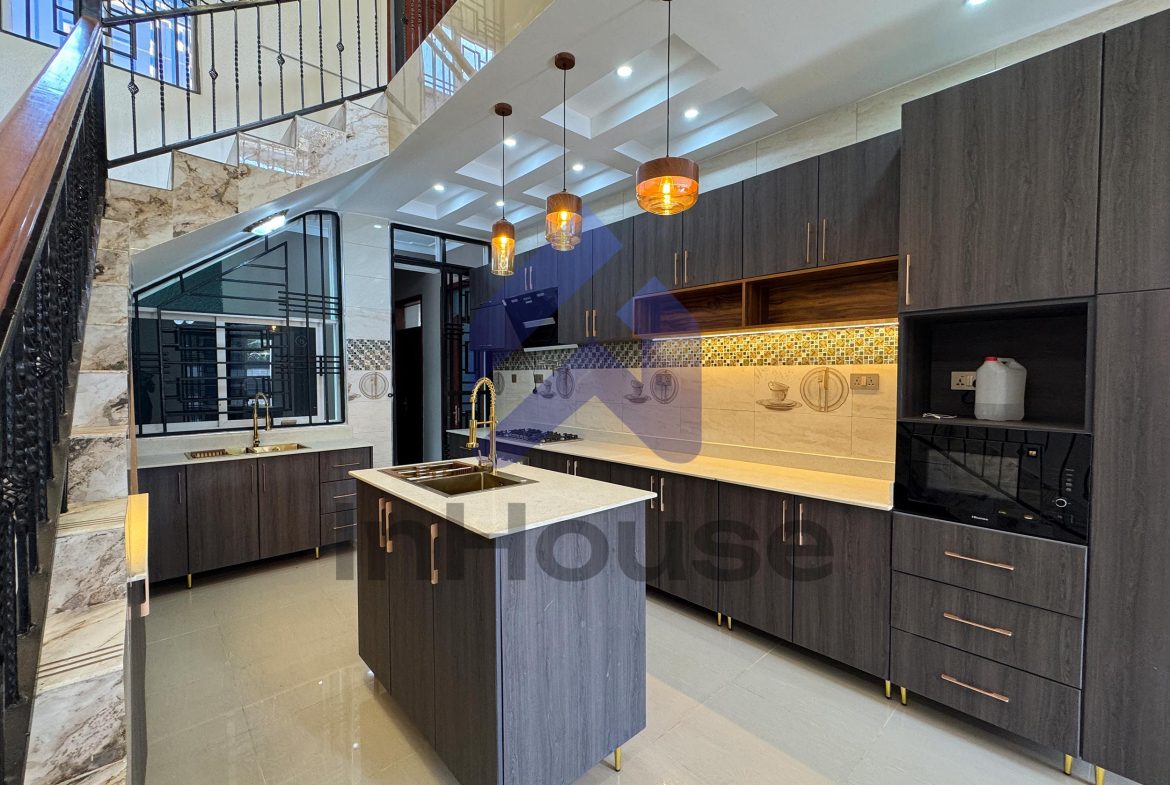 THE ULTIMATE FAMILY HOME: 6 BEDROOMS DOUBLE STORY HOUSE FOR SALE IN AKRIGHT ESTATE, BWEBAJJA