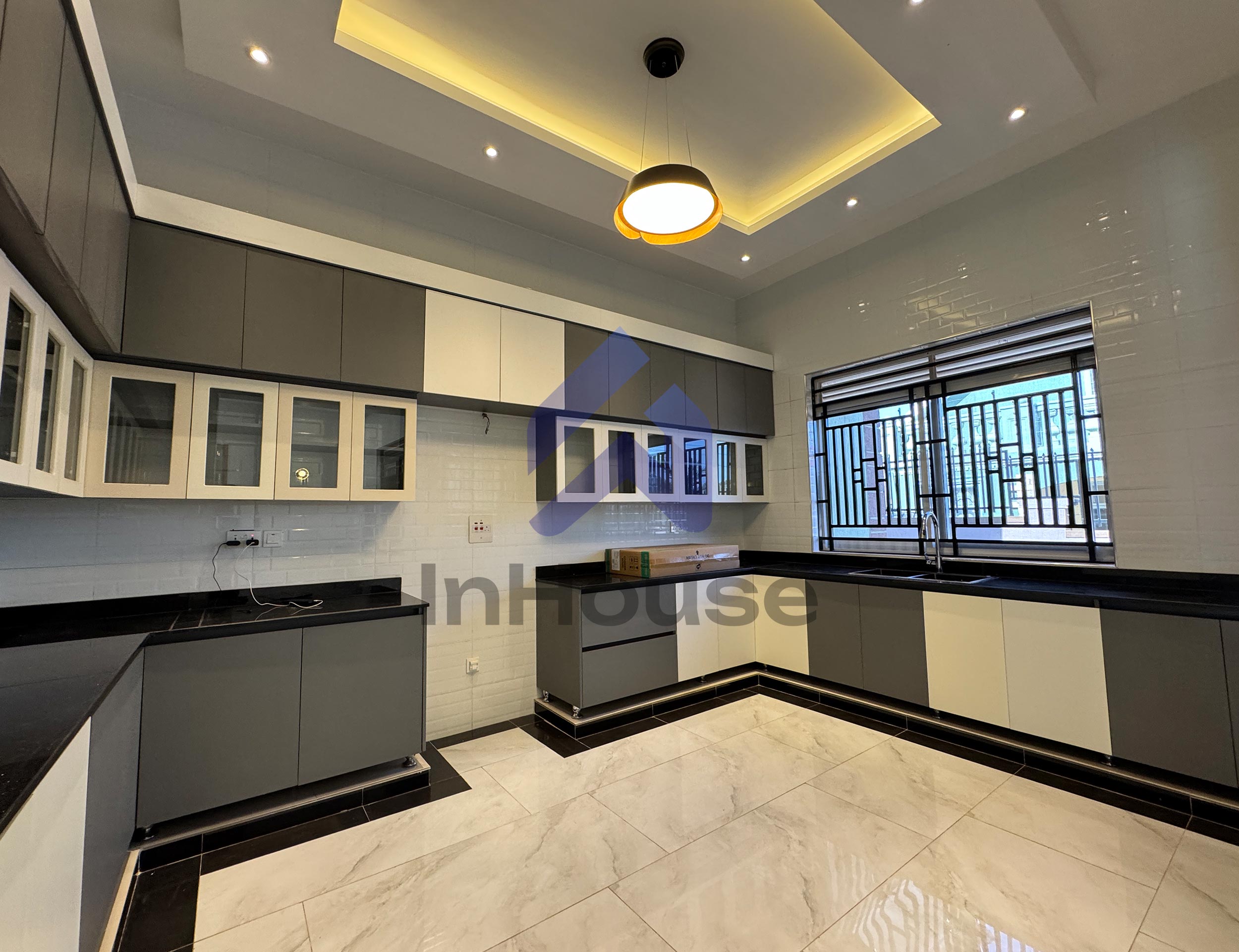 LUXURY MEETS SPACE: 4 BEDROOMS BUNGALOW FOR SALE IN AKRIGHT ESTATE, BWEBAJJA