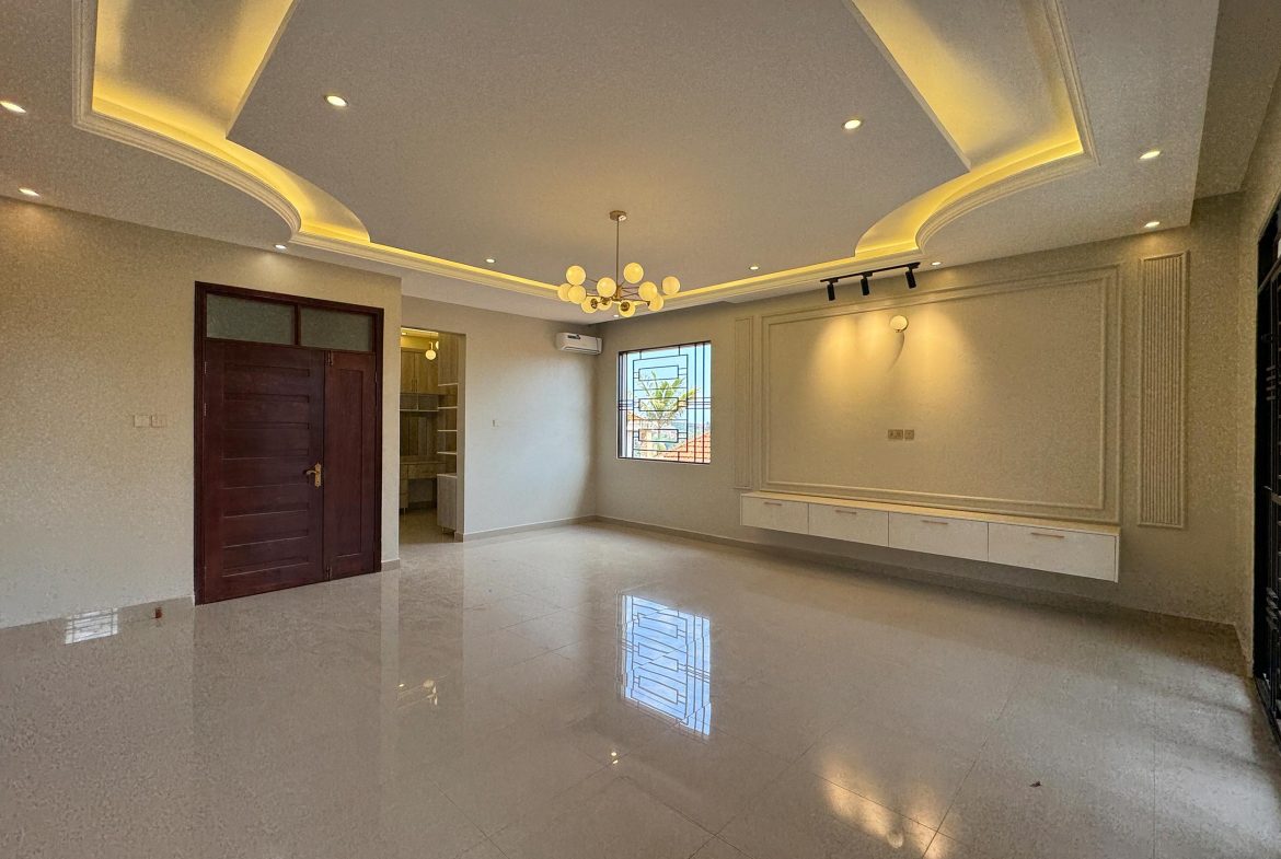 THE ULTIMATE FAMILY HOME: 6 BEDROOMS DOUBLE STORY HOUSE FOR SALE IN AKRIGHT ESTATE, BWEBAJJA