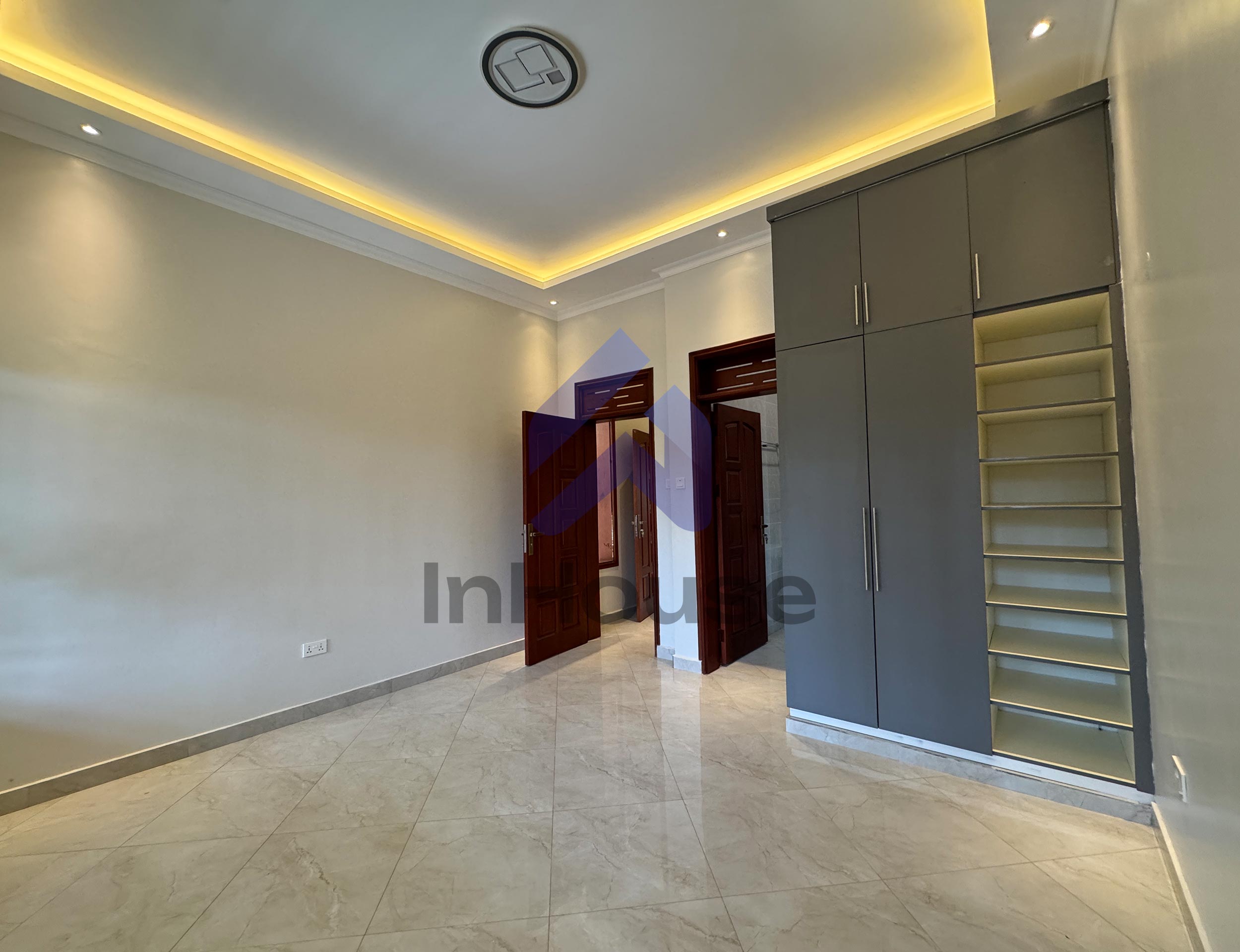 LUXURY MEETS SPACE: 4 BEDROOMS BUNGALOW FOR SALE IN AKRIGHT ESTATE, BWEBAJJA